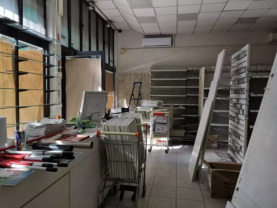 Immagine 9 di Locale commerciale in affitto  in via Amendola a Calcinaia