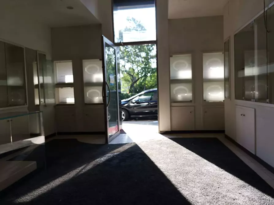 Immagine 5 di Locale commerciale in affitto  in via Amendola a Calcinaia