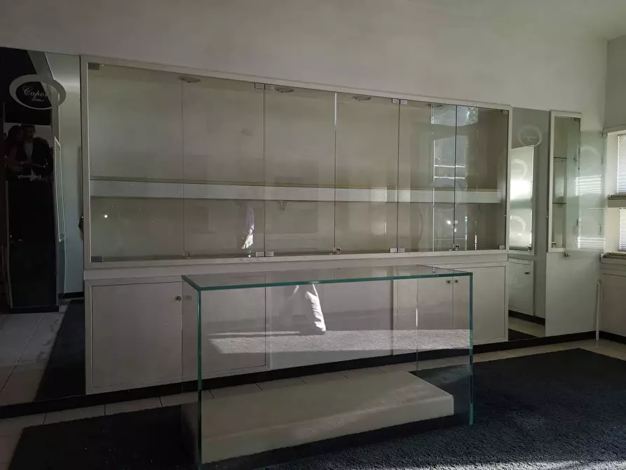 Immagine 8 di Locale commerciale in affitto  in via Amendola a Calcinaia