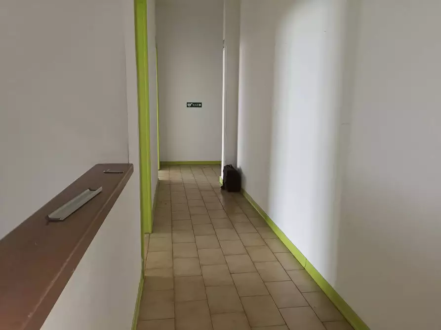 Immagine 2 di Locale commerciale in affitto  in via Tosco Romagnola a Calcinaia