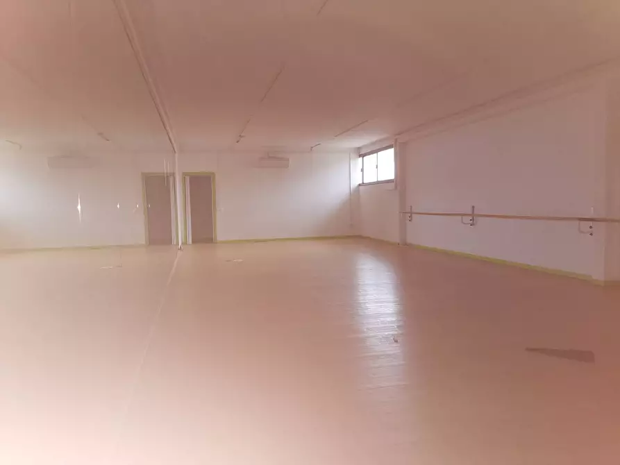 Immagine 3 di Locale commerciale in affitto  in via Tosco Romagnola a Calcinaia