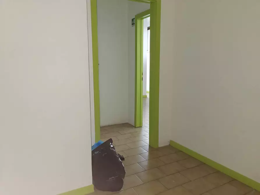 Immagine 4 di Locale commerciale in affitto  in via Tosco Romagnola a Calcinaia