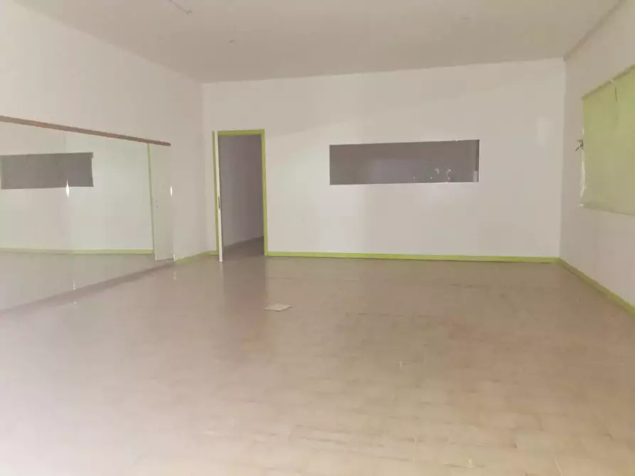 Immagine 9 di Locale commerciale in affitto  in via Tosco Romagnola a Calcinaia