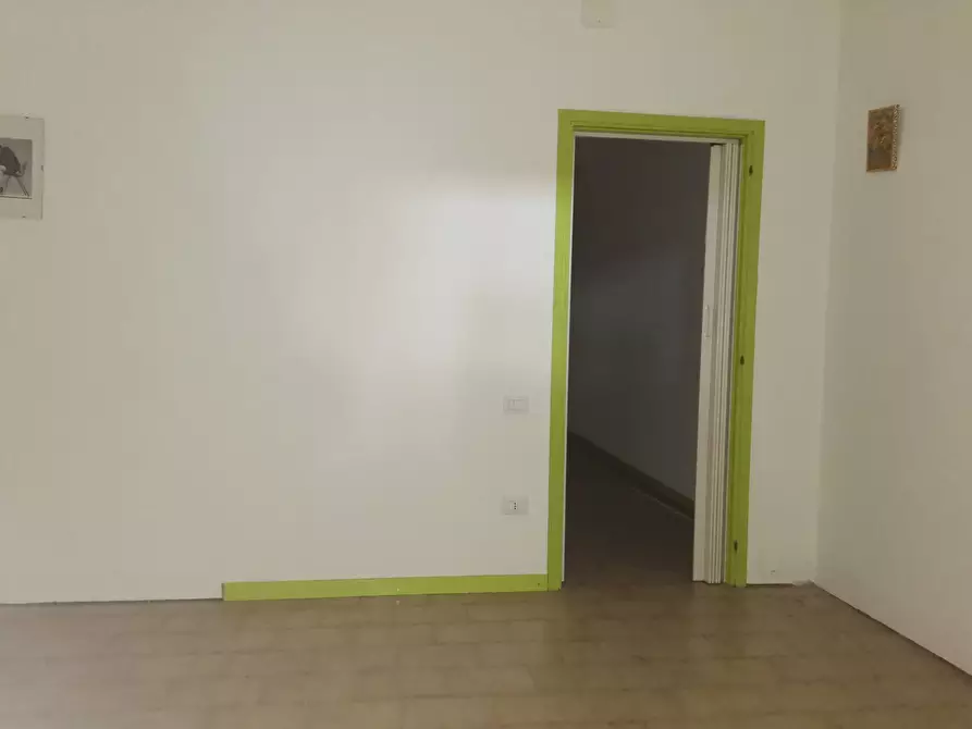 Immagine 11 di Locale commerciale in affitto  in via Tosco Romagnola a Calcinaia