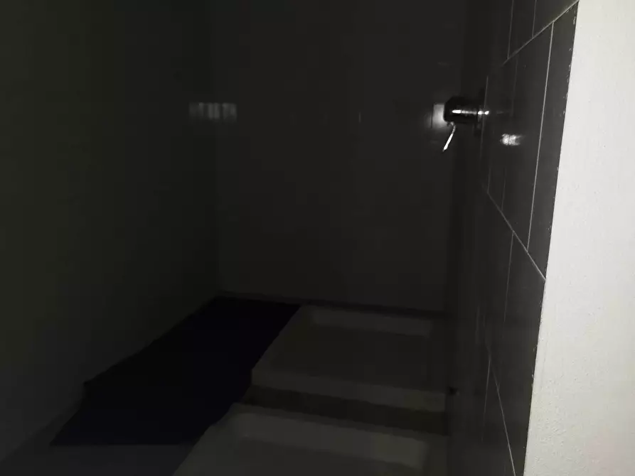 Immagine 15 di Locale commerciale in affitto  in via Tosco Romagnola a Calcinaia