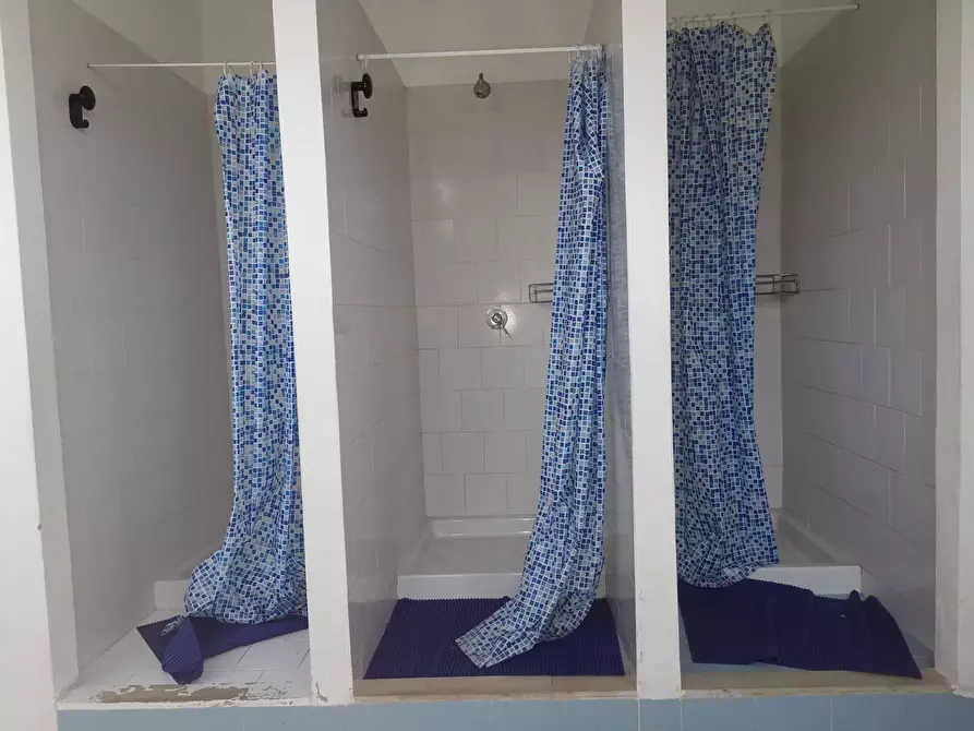 Immagine 16 di Locale commerciale in affitto  in via Tosco Romagnola a Calcinaia