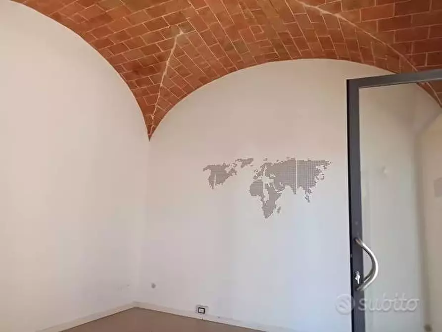 Immagine 2 di Locale commerciale in vendita  in Via Fiorentina a Pontedera