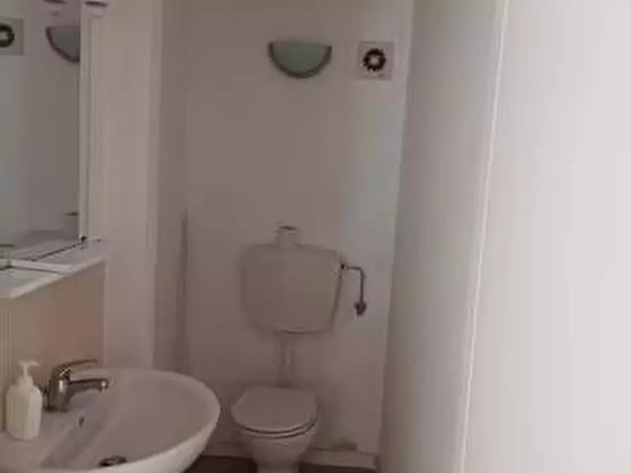 Immagine 5 di Locale commerciale in vendita  in Via Fiorentina a Pontedera