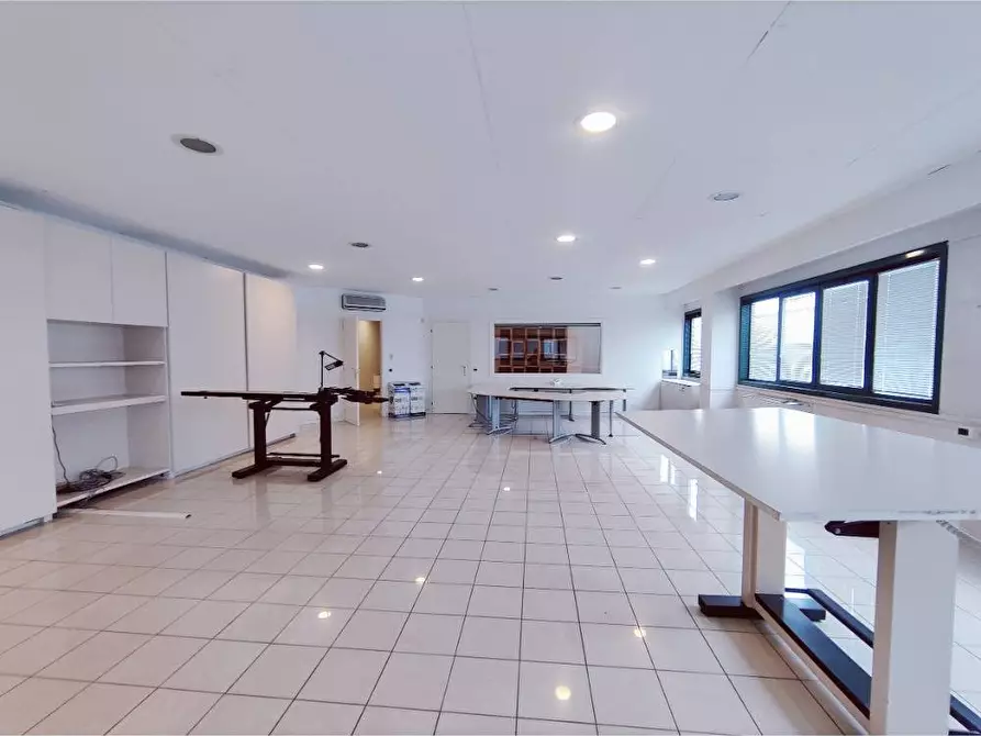 Immagine 2 di Ufficio in affitto  in VIALE EUROPA a Cascina