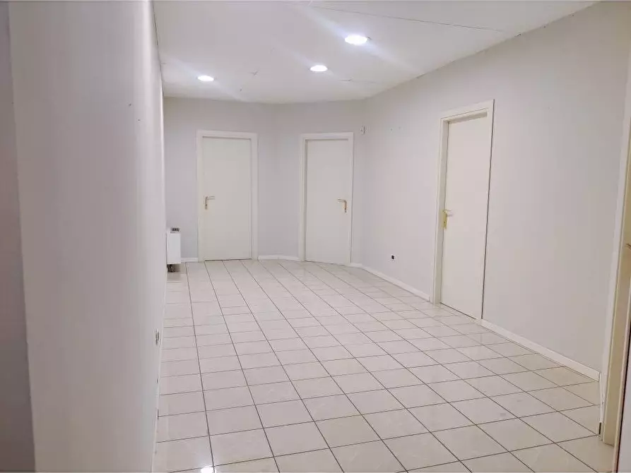 Immagine 3 di Ufficio in affitto  in VIALE EUROPA a Cascina