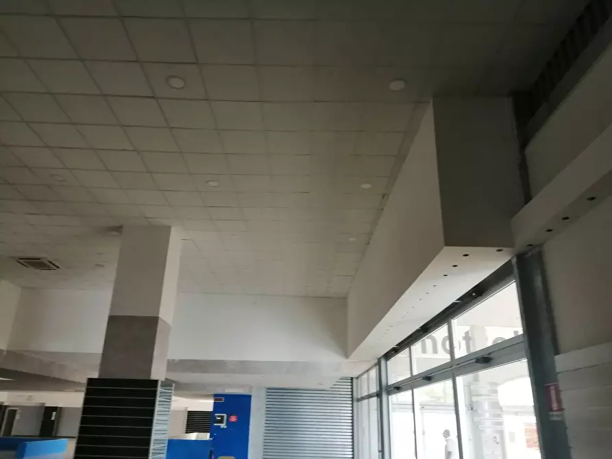 Immagine 8 di Locale commerciale in affitto  in via venezia a Ponsacco