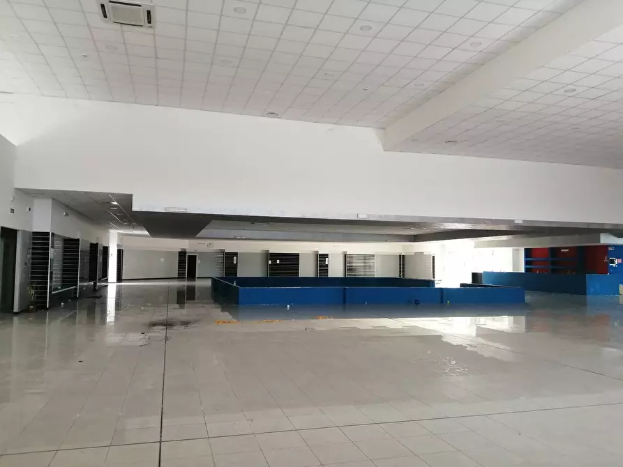 Immagine 9 di Locale commerciale in affitto  in via venezia a Ponsacco