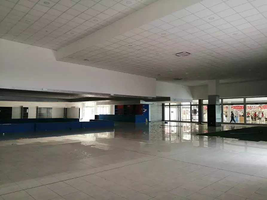 Immagine 10 di Locale commerciale in affitto  in via venezia a Ponsacco