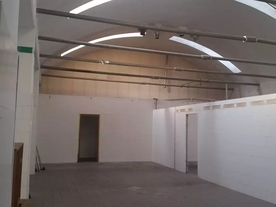 Immagine 4 di Locale commerciale in vendita  in via valdera a Ponsacco