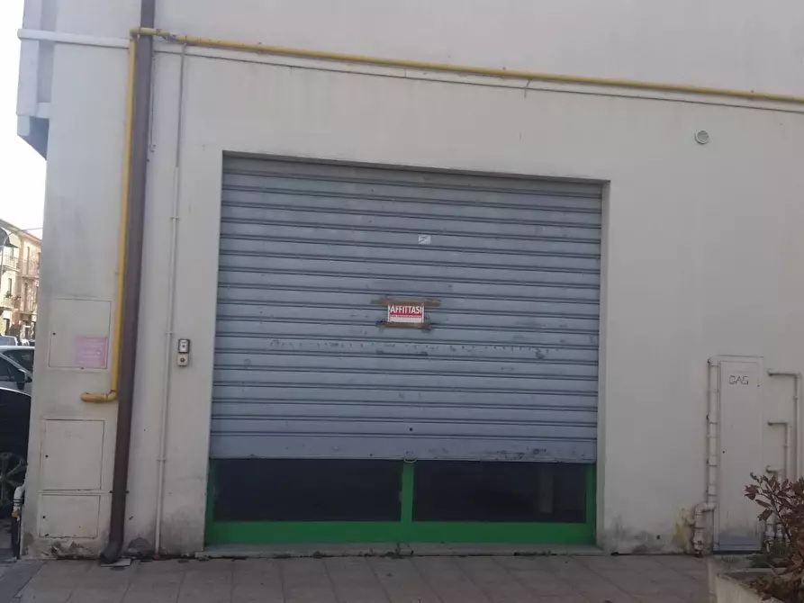 Immagine 10 di Locale commerciale in vendita  in via valdera a Ponsacco