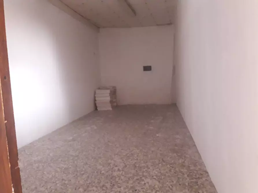 Immagine 2 di Attività commerciale in affitto  in via vanni a Ponsacco