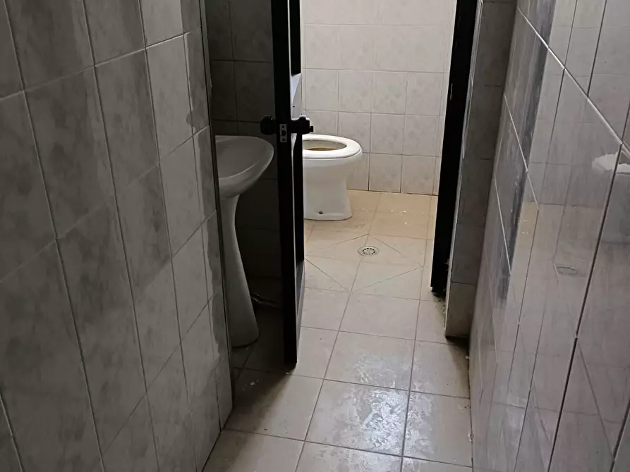 Immagine 5 di Locale commerciale in affitto  in via vittorio veneto a Crespina Lorenzana