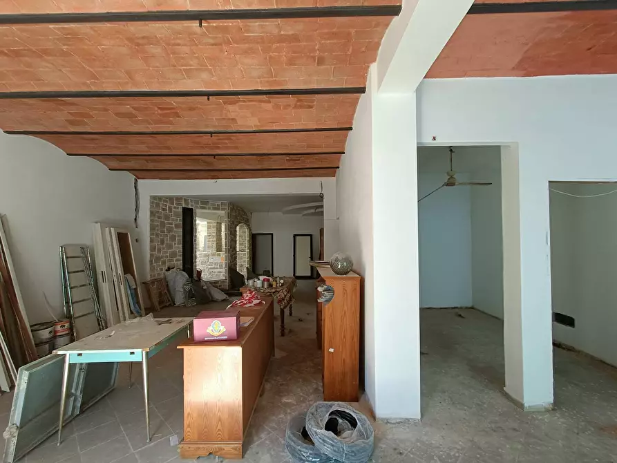 Immagine 4 di Locale commerciale in affitto  in via vittorio veneto a Crespina Lorenzana