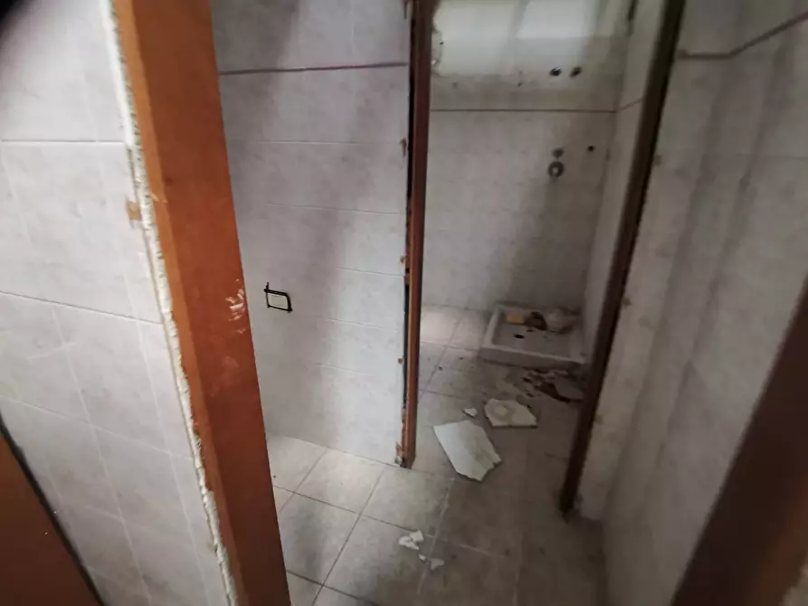 Immagine 20 di Attività commerciale in affitto  in via valdera a Ponsacco