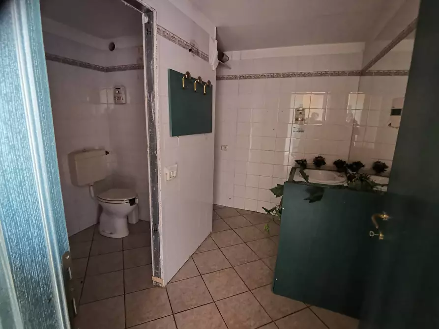 Immagine 13 di Locale commerciale in affitto  in via ciro menotti a Ponsacco