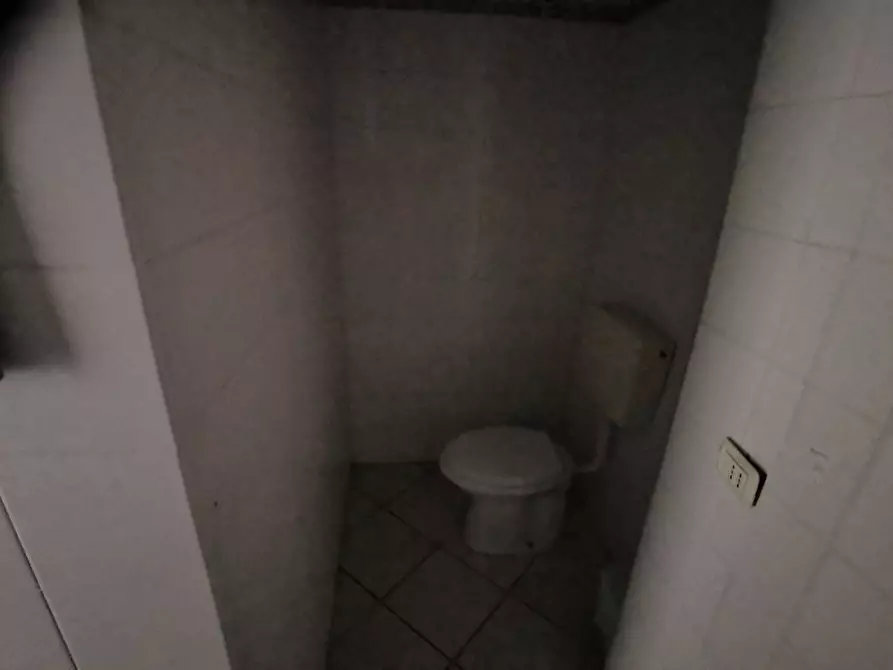 Immagine 12 di Locale commerciale in affitto  in via ciro menotti a Ponsacco