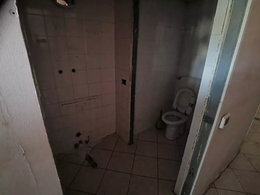 Immagine 11 di Locale commerciale in affitto  in via ciro menotti a Ponsacco