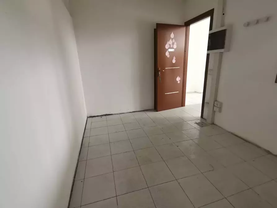 Immagine 7 di Locale commerciale in affitto  in via Amendola a Calcinaia