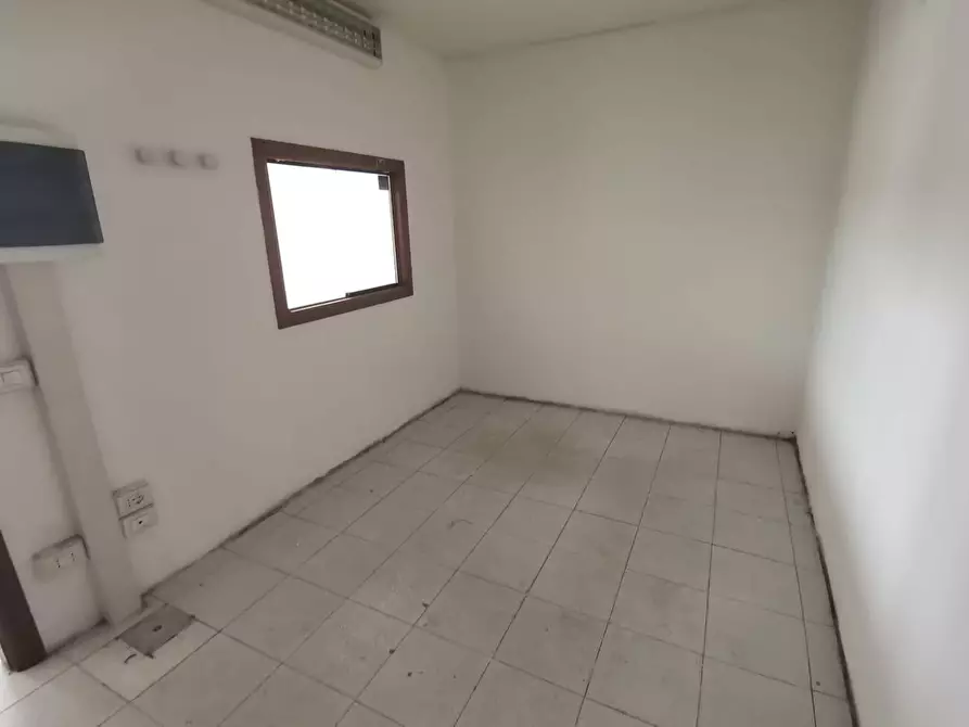 Immagine 8 di Locale commerciale in affitto  in via Amendola a Calcinaia