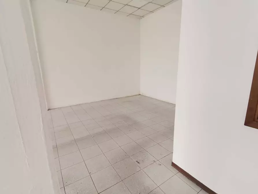 Immagine 5 di Locale commerciale in affitto  in via Amendola a Calcinaia
