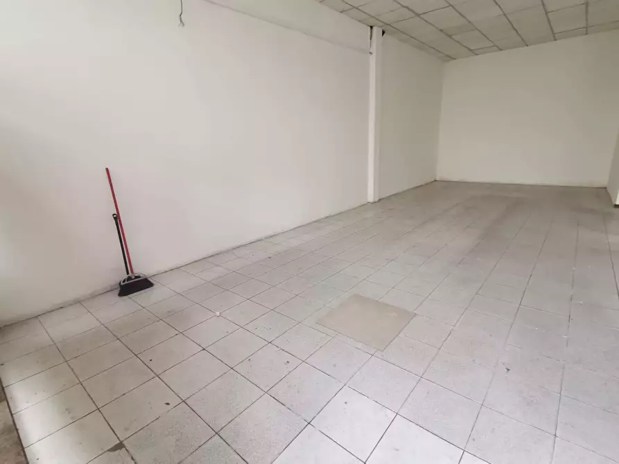 Immagine 6 di Locale commerciale in affitto  in via Amendola a Calcinaia