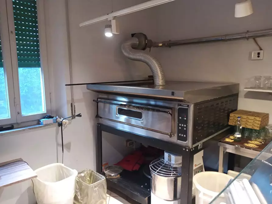 Immagine 2 di Locale commerciale in vendita  in via roma a Pontedera