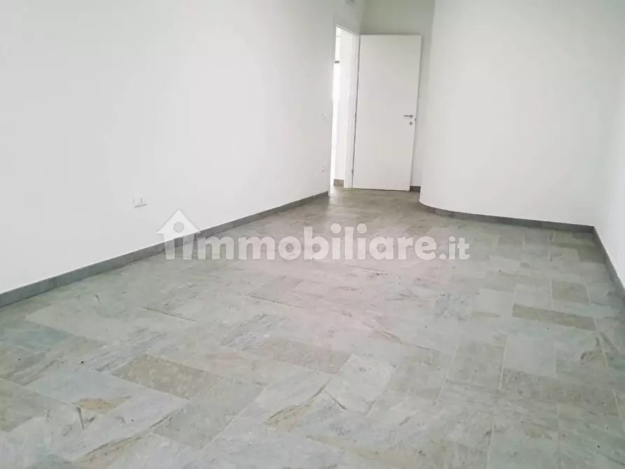 Immagine 2 di Locale commerciale in affitto  in via tosco romagnola est a Pontedera