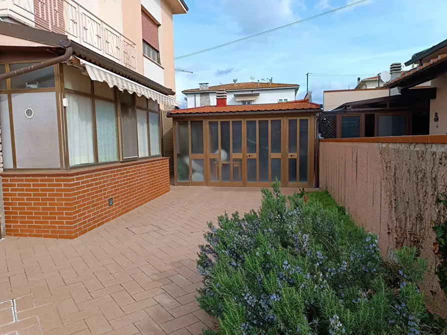 Immagine 1 di Casa indipendente in vendita  in Via A. Grandi a Cascina