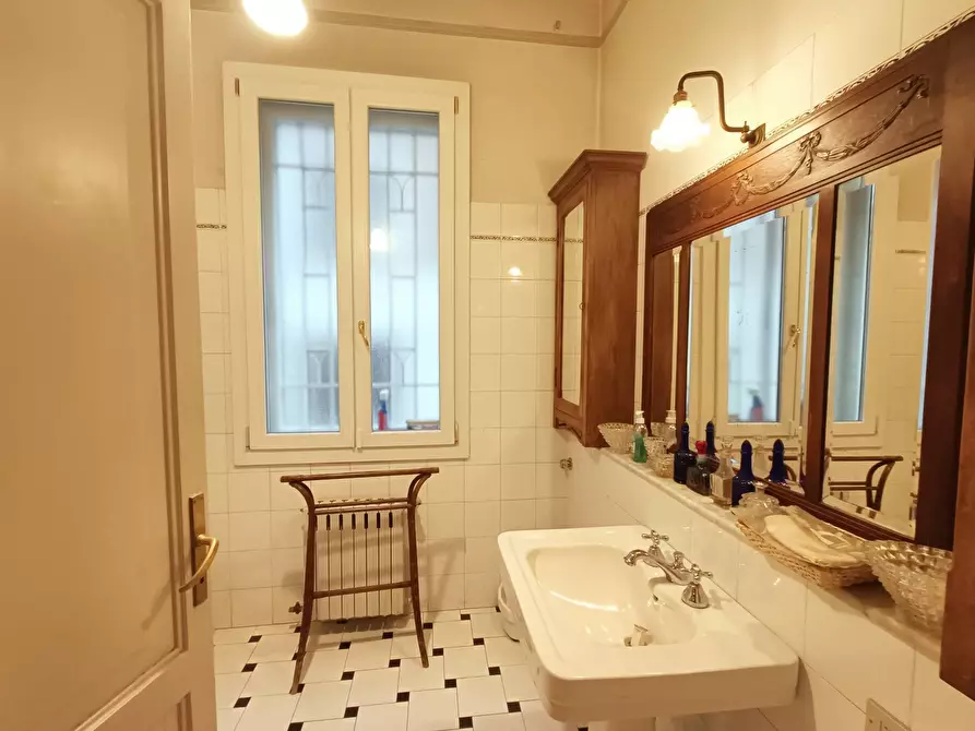 Immagine 14 di Appartamento in vendita  in Viale Aldini a Bologna