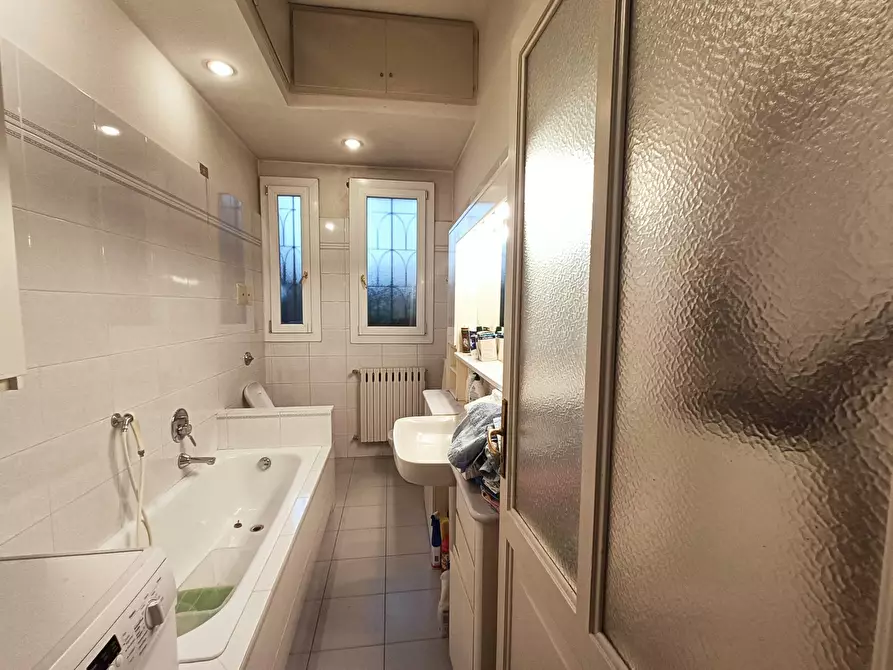 Immagine 12 di Appartamento in vendita  in Viale Aldini a Bologna