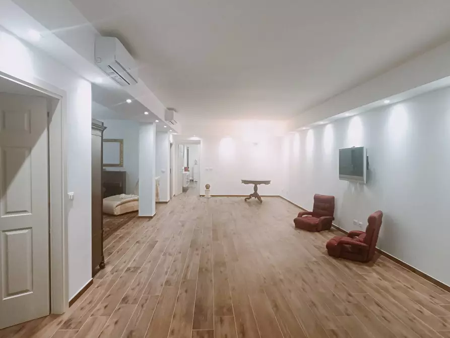 Immagine 1 di Ufficio in vendita  in VIA RENATO FUCINI a Casalecchio Di Reno