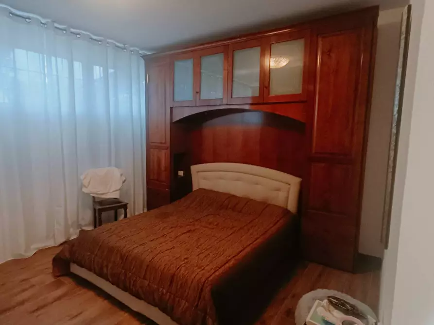 Immagine 5 di Appartamento in vendita  in VIA RENATO FUCINI a Casalecchio Di Reno