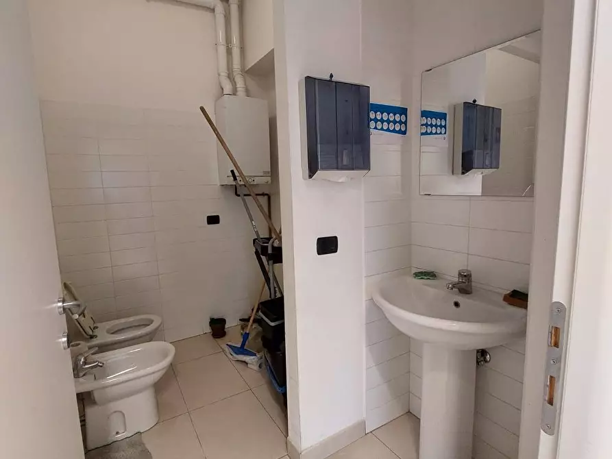 Immagine 8 di Ufficio in vendita  in via san pier tommaso a Bologna
