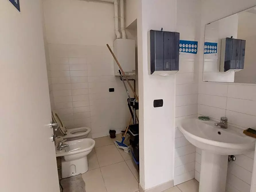 Immagine 4 di Ufficio in vendita  in via san pier tommaso a Bologna