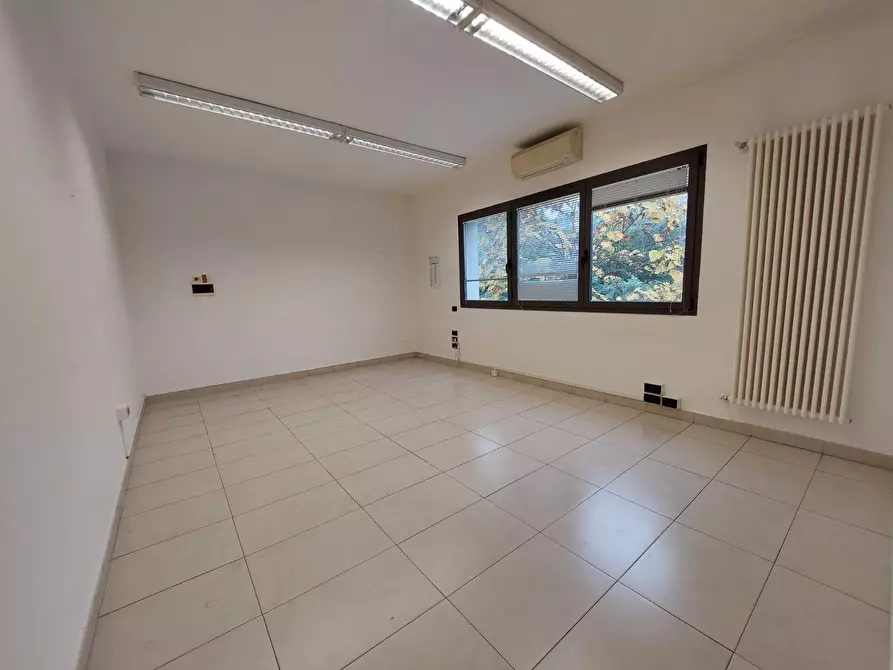 Immagine 5 di Ufficio in vendita  in via san pier tommaso a Bologna