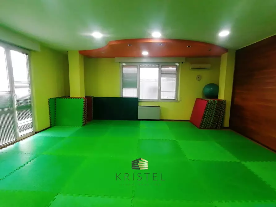 Immagine 4 di Locale commerciale in vendita  in VIALE ANTONELLI a Montesilvano