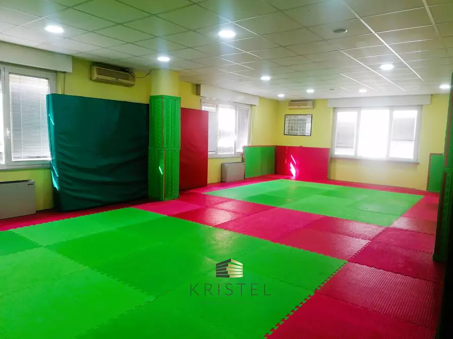 Immagine 10 di Locale commerciale in vendita  in VIALE ANTONELLI a Montesilvano