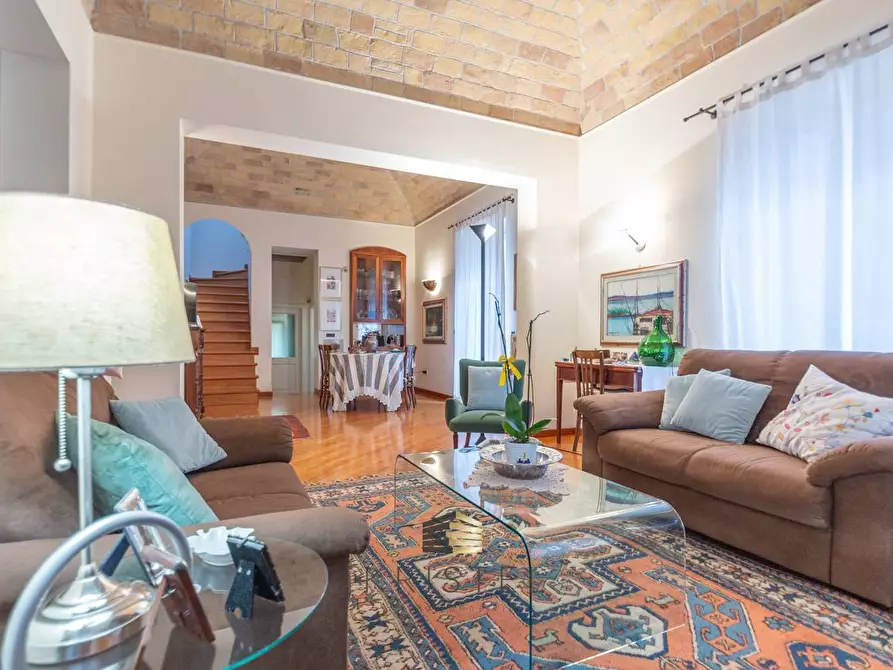 Immagine 3 di Villa in vendita  in VIA  MANZONI a Pescara