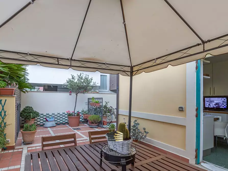 Immagine 12 di Villa in vendita  in VIA  MANZONI a Pescara