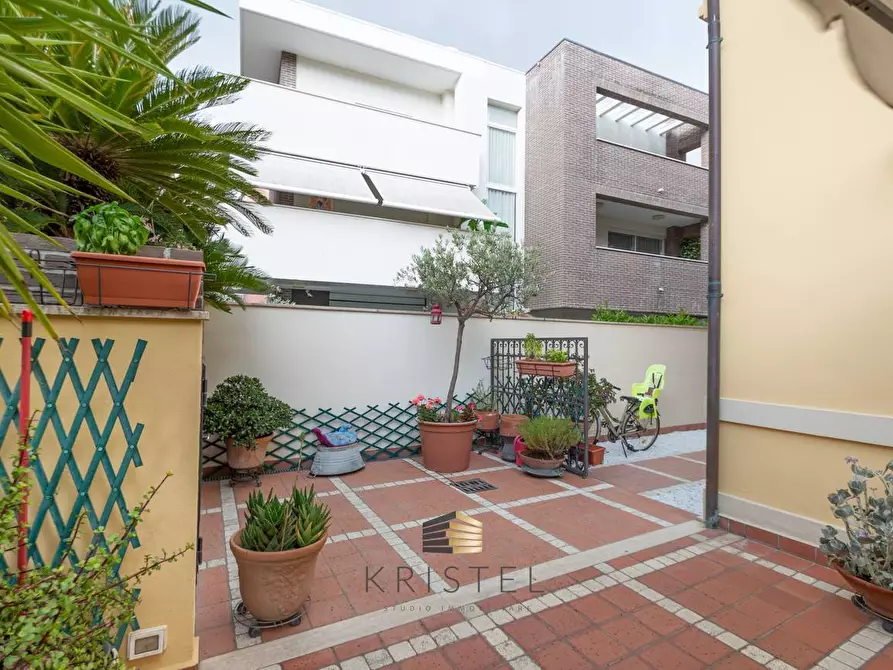 Immagine 13 di Villa in vendita  in VIA  MANZONI a Pescara