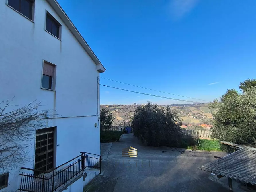 Immagine 3 di Casa indipendente in vendita  in STRADA FONTECHIARA a Chieti