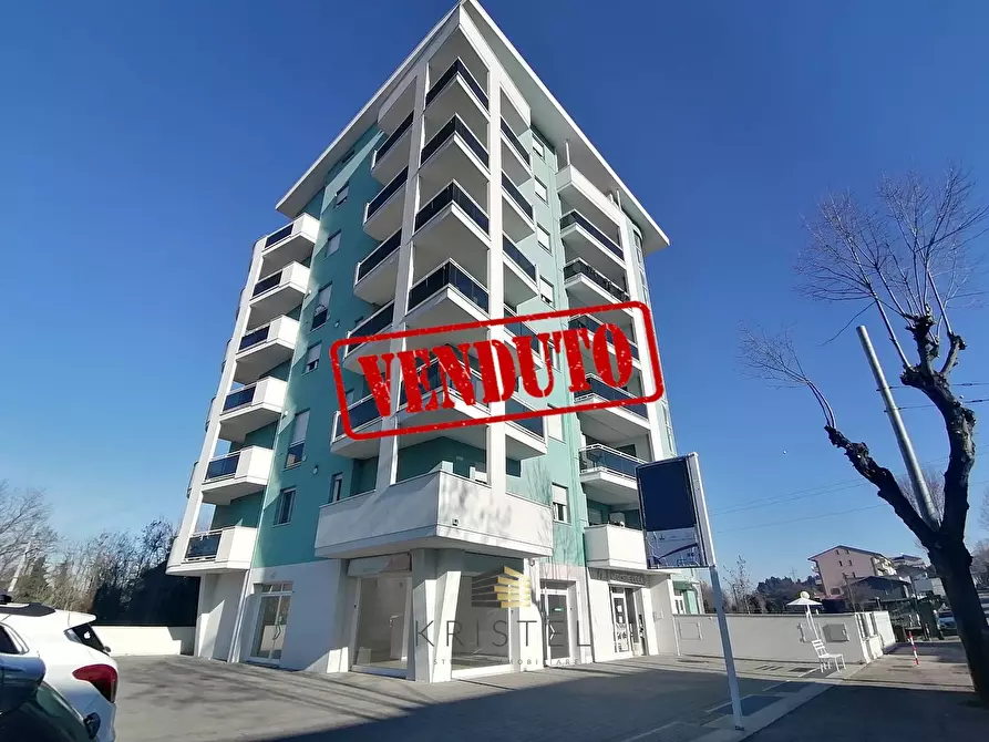 Immagine 1 di Locale commerciale in vendita  in VIALE DELL'UNITA' D'ITALIA a Chieti