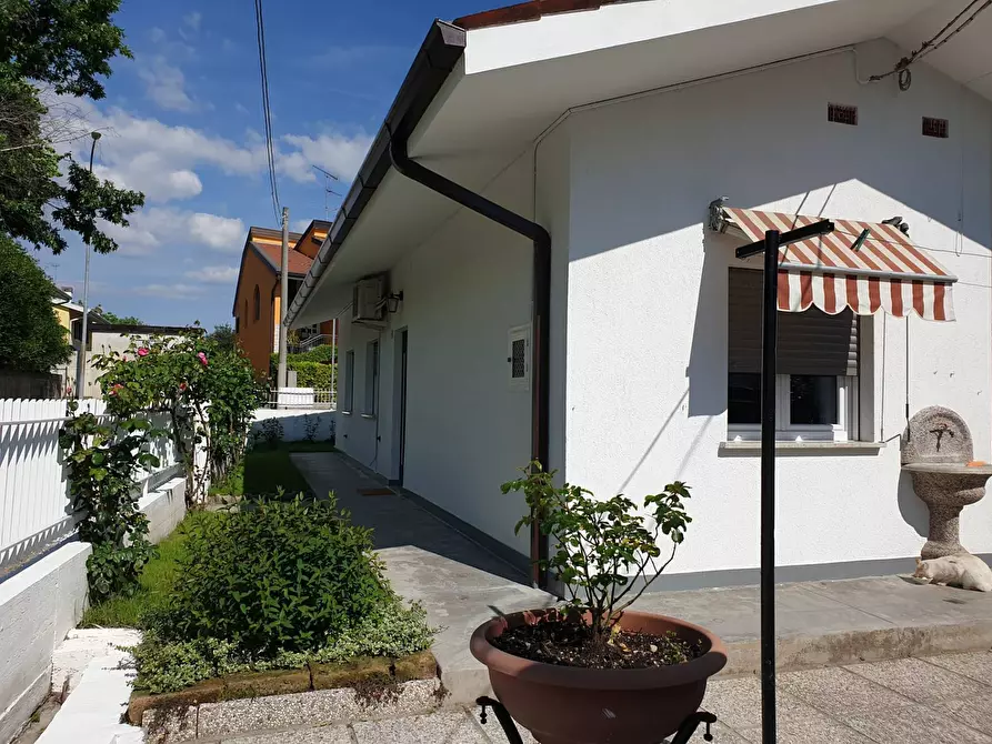 Immagine 11 di Casa indipendente in affitto  a Ronchi Dei Legionari