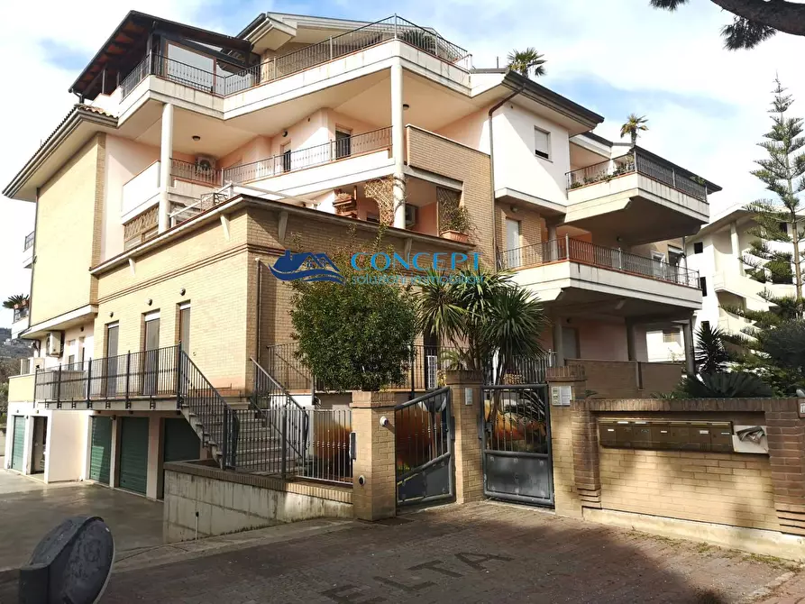 Immagine 1 di Appartamento in vendita  in via Roma a Martinsicuro