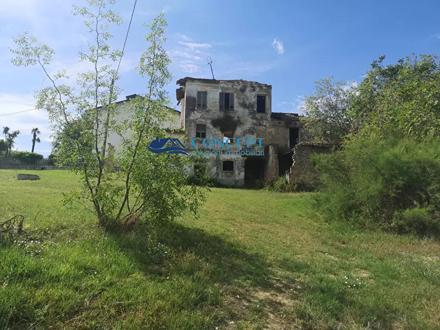 Immagine 1 di Villa in vendita  in via del Vecchio Forte a Alba Adriatica